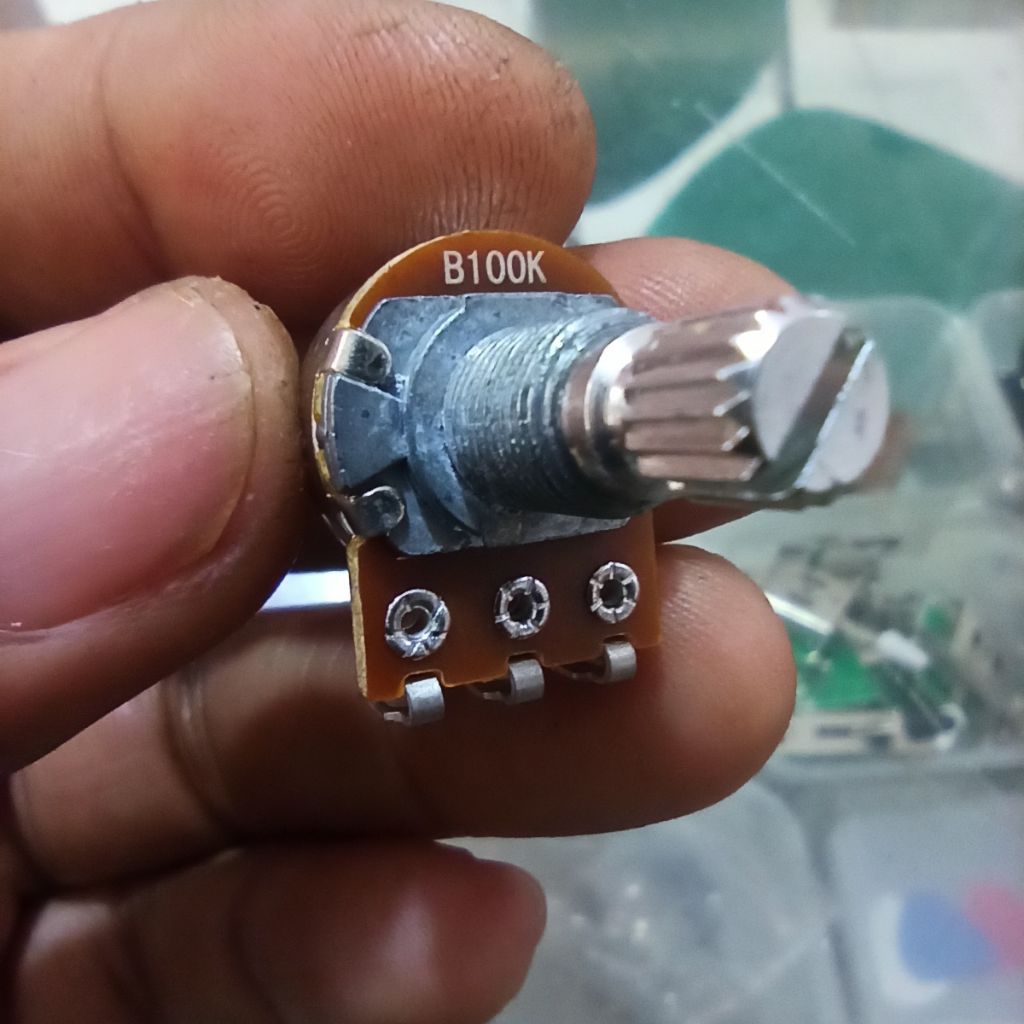 Potensio B100K Center Klik untuk Tone Low Mid High untuk Bass Aktiv SDGR dkk