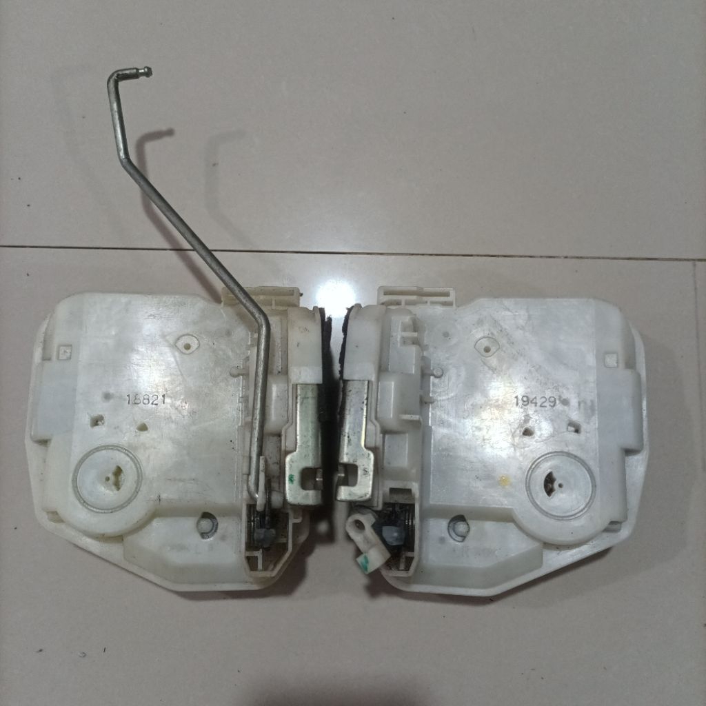 DOORLOCK PINTU TENGAH MITSUBISHI XPANDER ORIGINAL