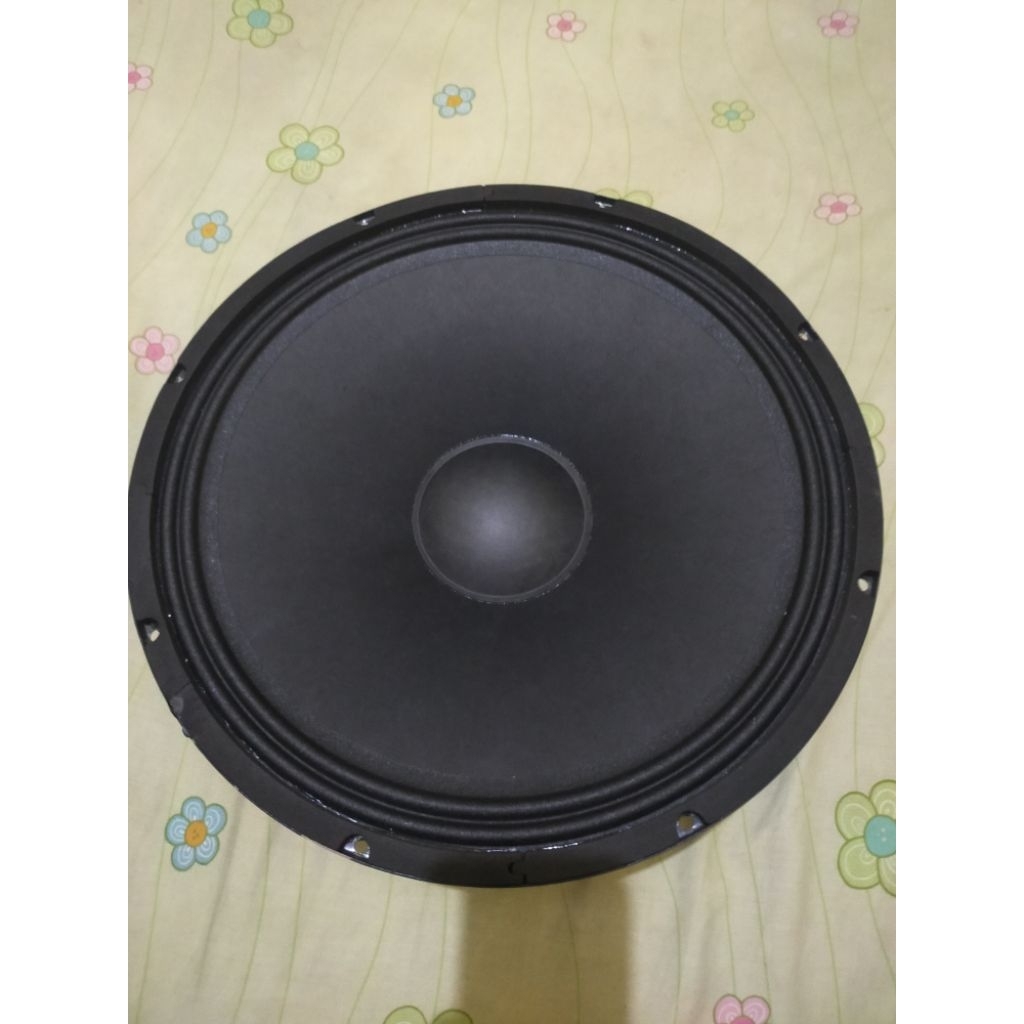Speaker Woofer 15 inch 4 ohm warna hitam