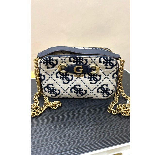 GUESS IZZY BAG PRELOVED LIKE NEW (IZZY SLING BAG)