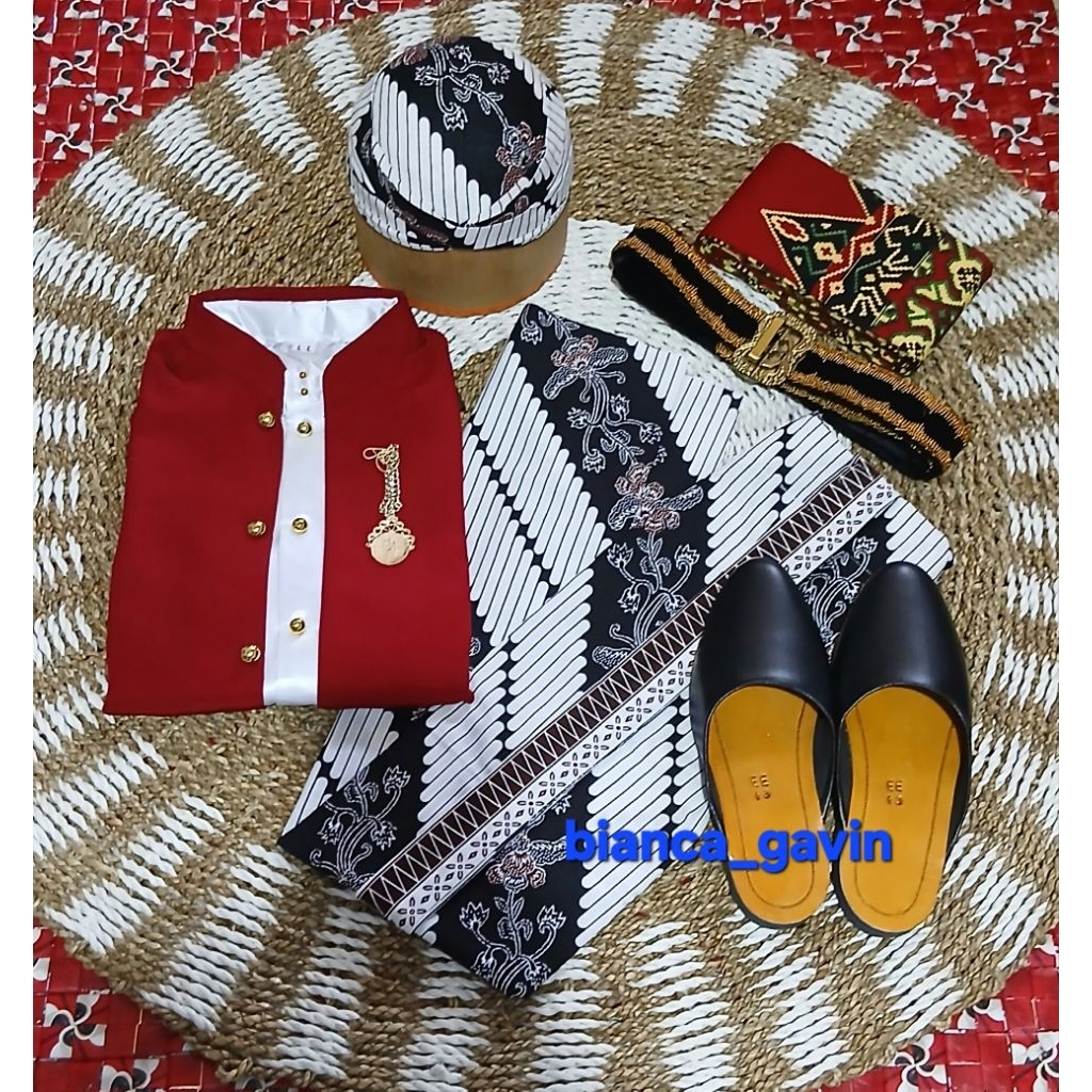 Baju Adat Jawa Pria/ Beskap Hewes Maroon + Jarik Instan + Blangkon + Selop + Set Sabuk, Lereng Kemba