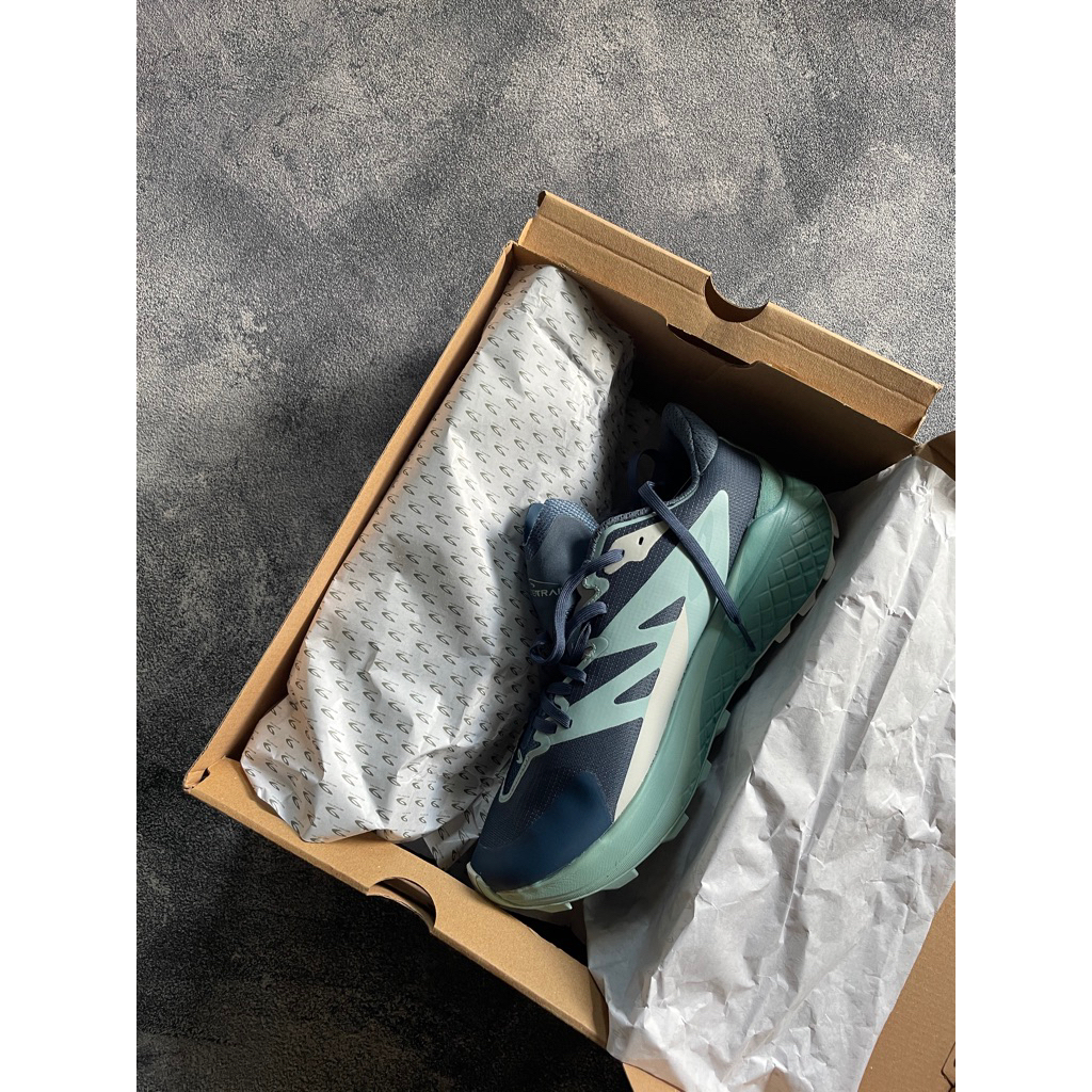 sepatu nineteen