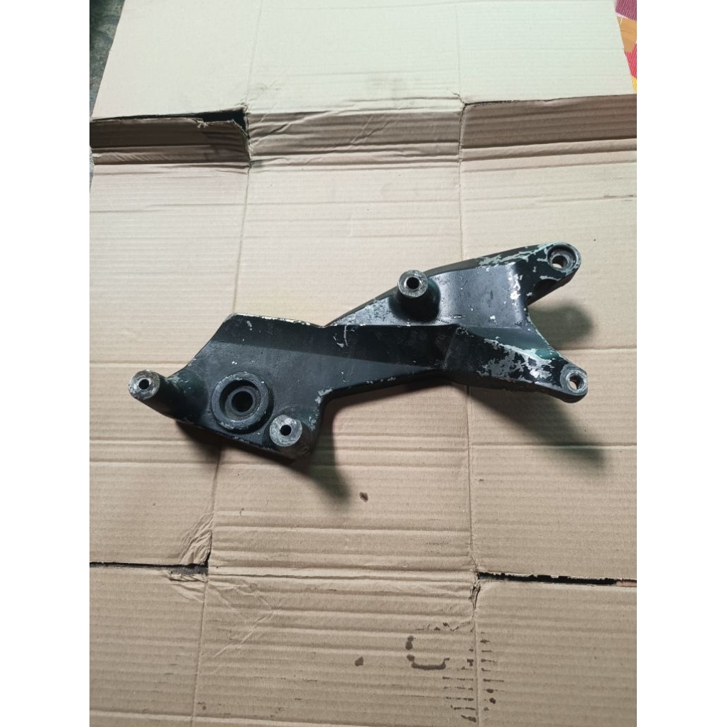 Dudukan Knalpot Skywave Original breket dudukan knalpot skywave ori