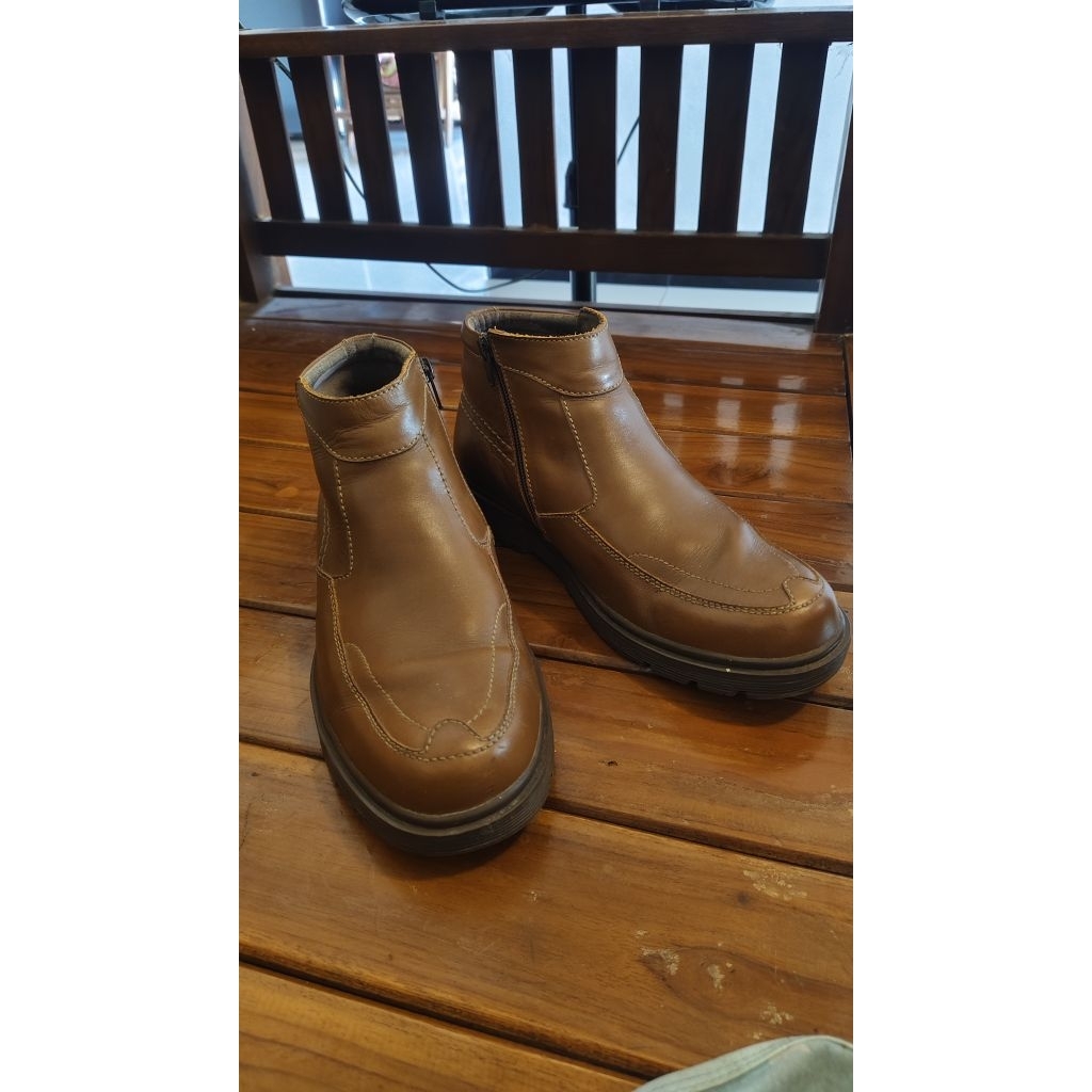 Sepatu Kulit Pria Second Size 41