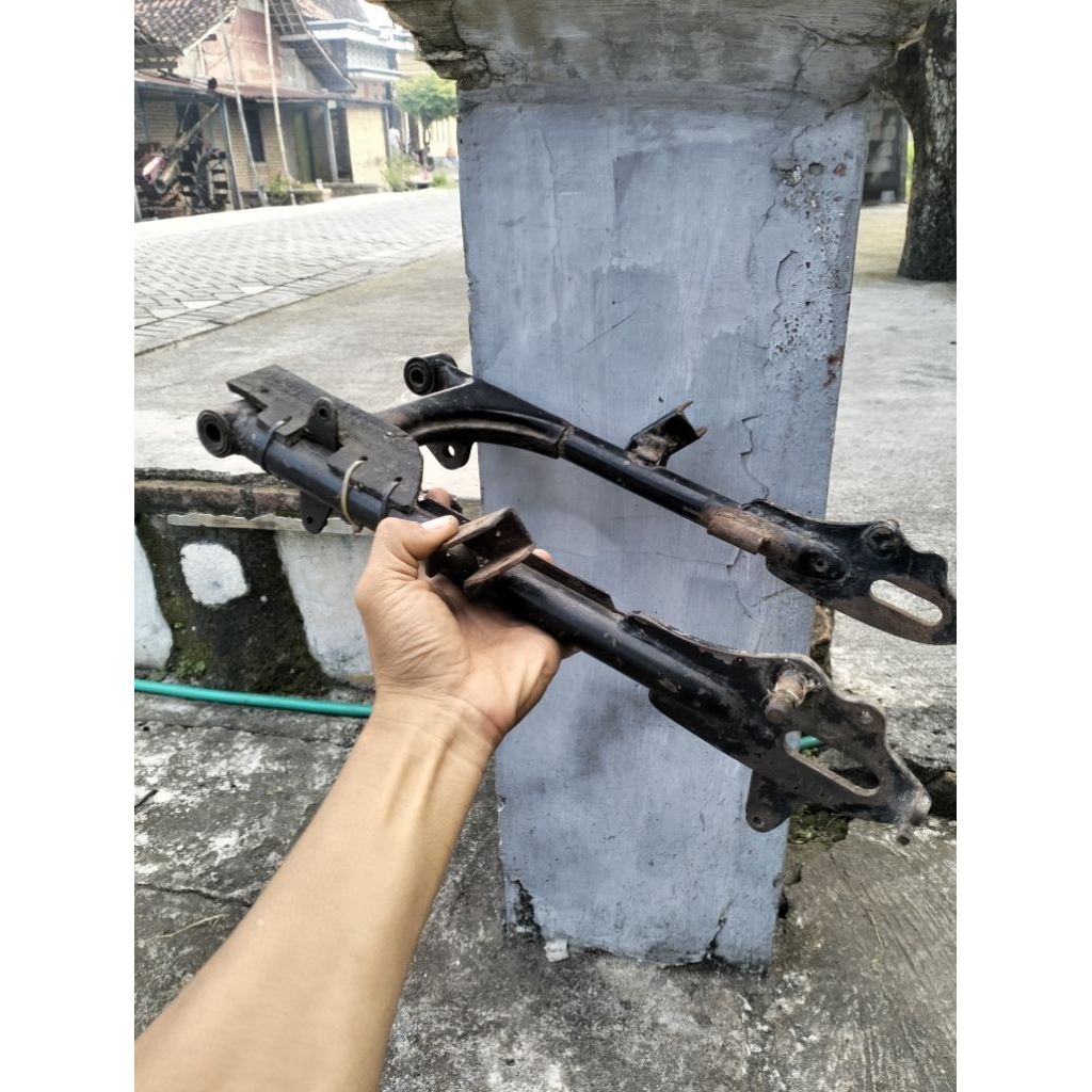 Swing arm supit honda gl100 gl125 cb100 k5 original paint hitam