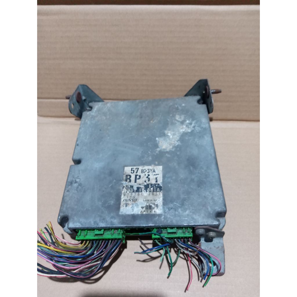 Engine Control Unit (ECU) Mazda Familia atau Ford Lynx.