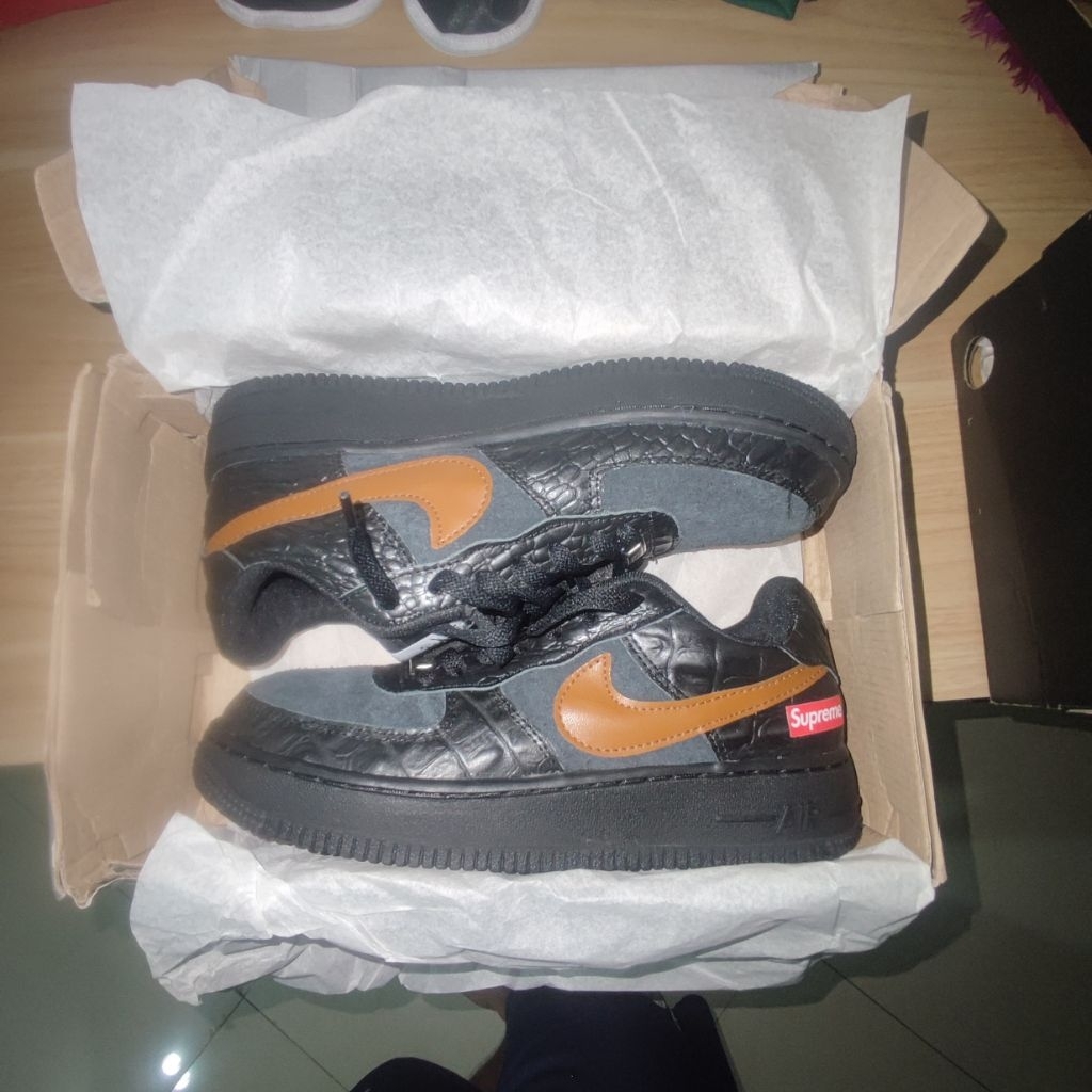 Sepatu Nike Supreme