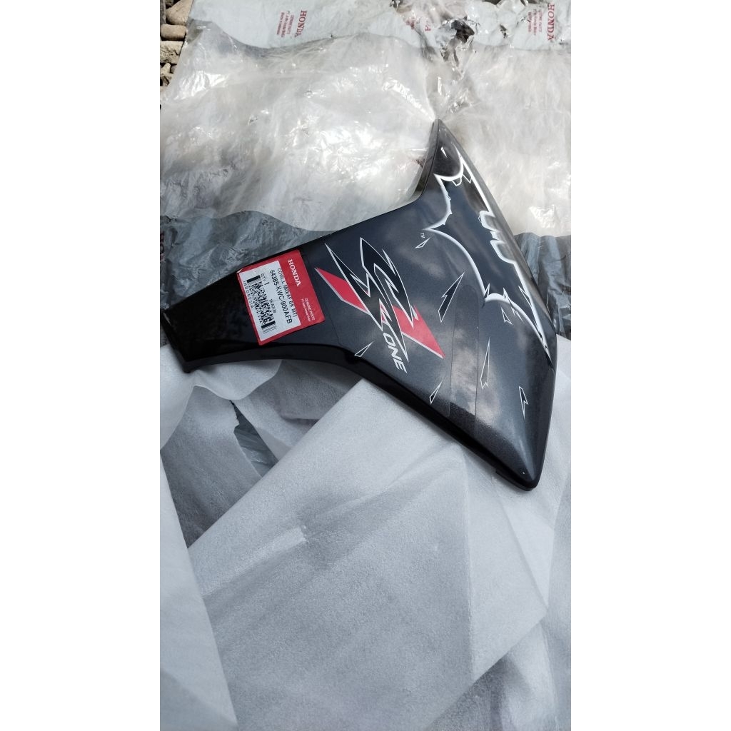 sayap kiri sayap kupingan body sayap depan kiri Honda CS1 cs1 CS one original AHM nos