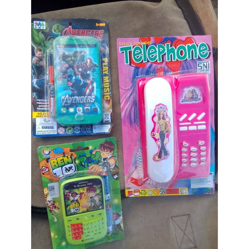 mainan anak telepon rumah ,iPhone,hp lipat, blackberry mainan jadul