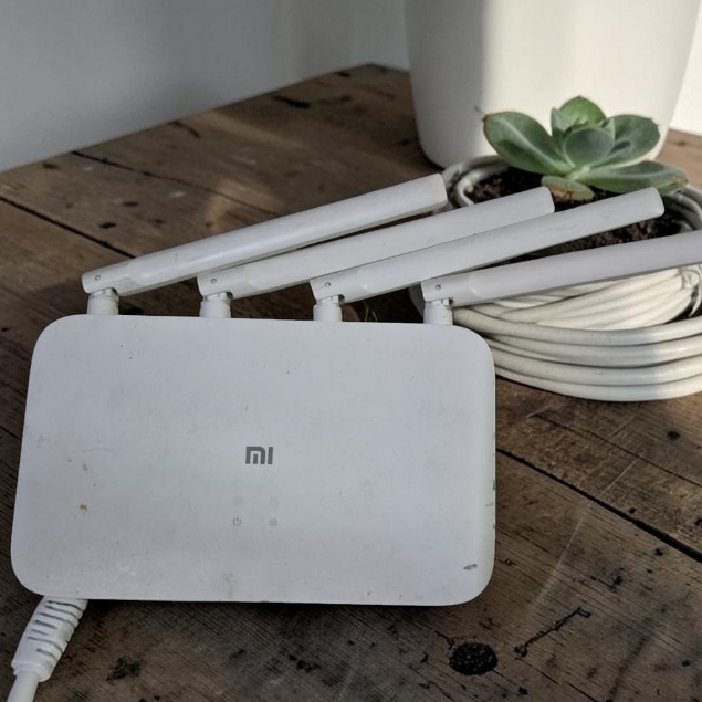 Xiaomi Mi Router 4A + ADAPTOR