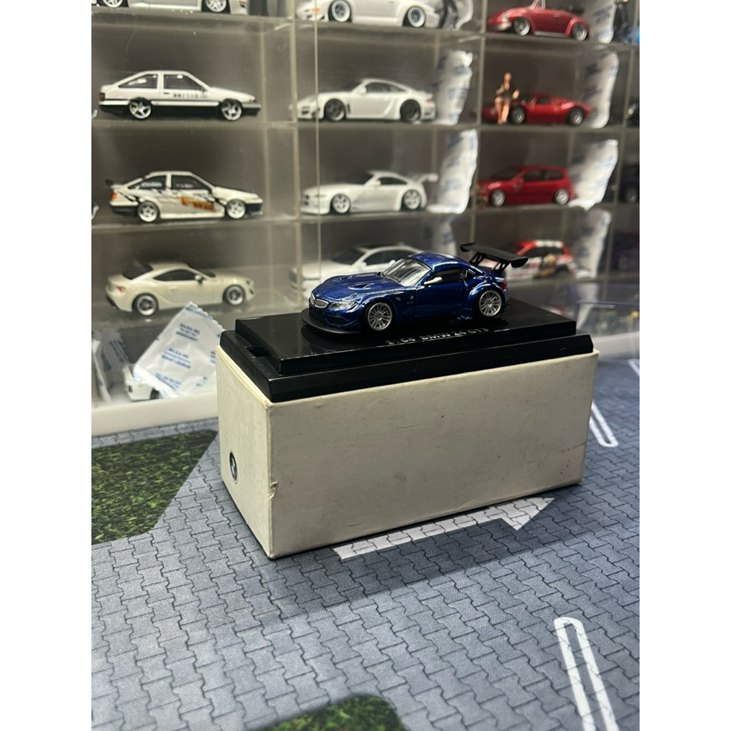 Kyosho/Dealerbox bmw z4 gt3
