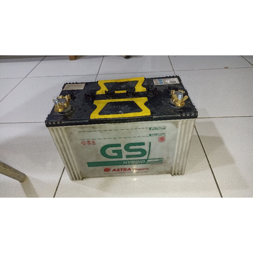 Aki mobil bekas GS Astra 12V - 70 AH lengkap ada kotak