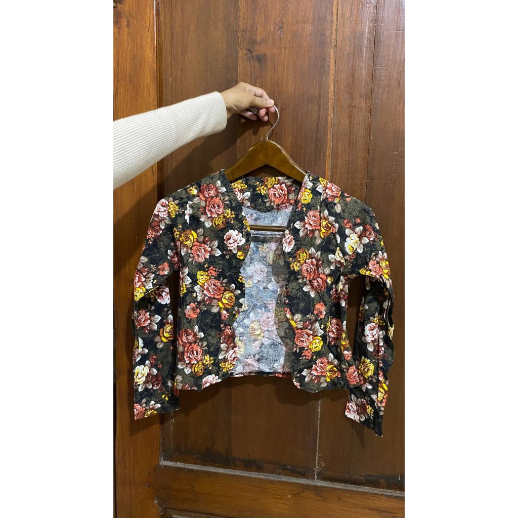 PRELOVED_BLAZER_BUNGA_CROP