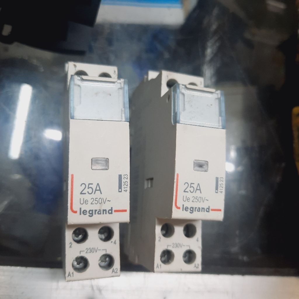 kontaktor din rail legrand 25a 220vac