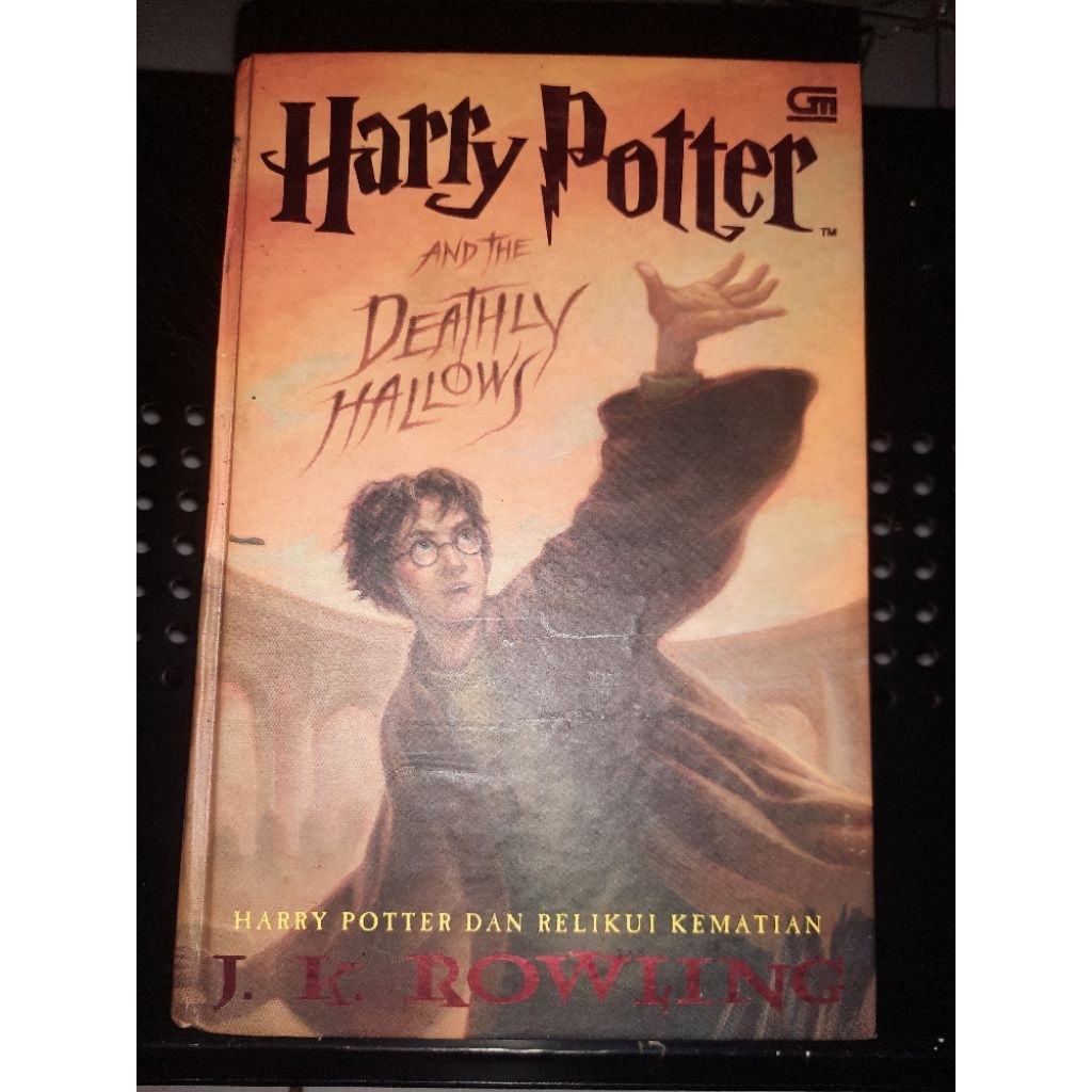 Novel Bekas Harry Potter Jilid 7 - PT. Gramedia Pustaka Utama