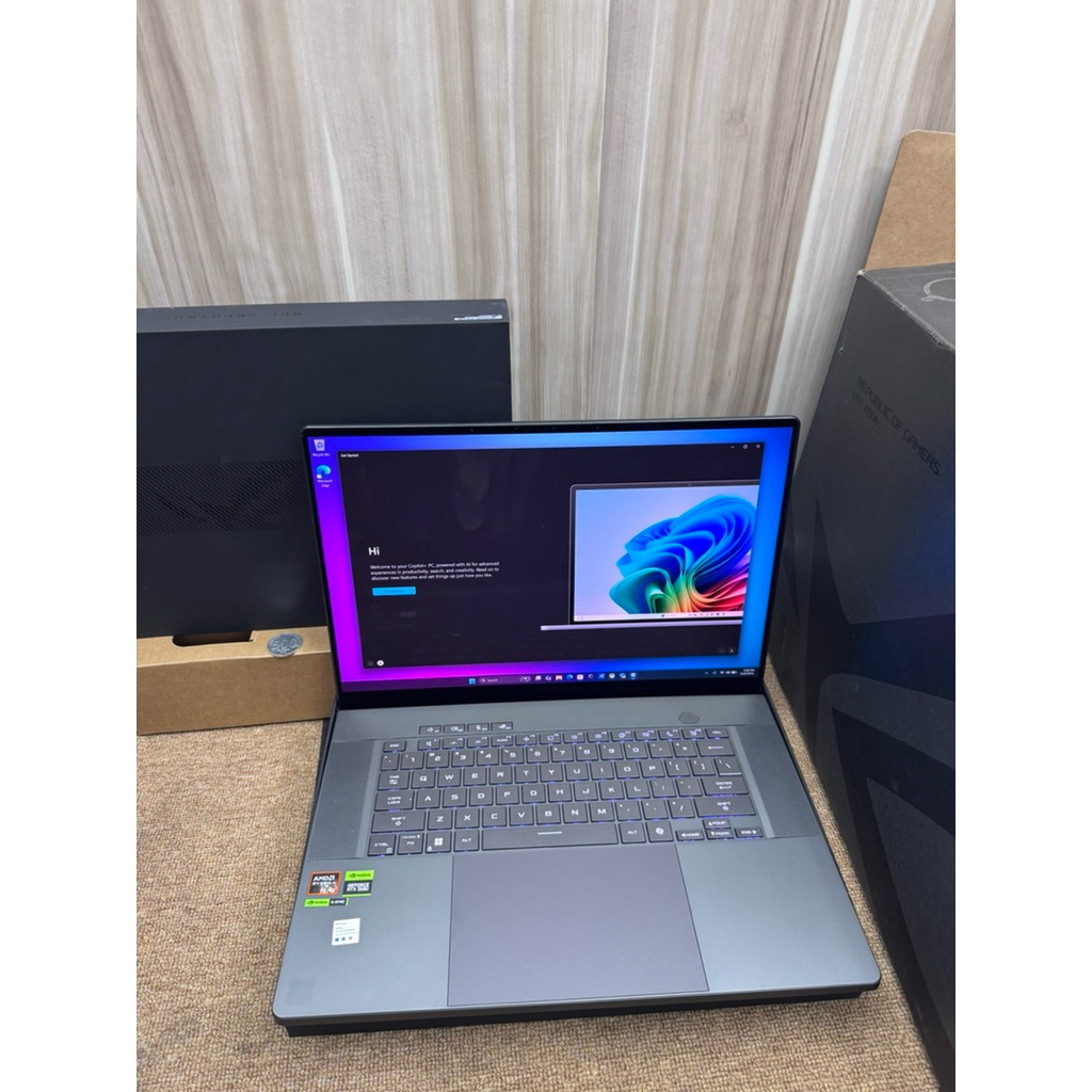 LAPTOP GAMING ASUS ROG ZEPHYRUS G16 (GA605W) Rtx4070 16" Ram 32GB/1TB AMD RYZEN AI 9 HX Raedon 890M
