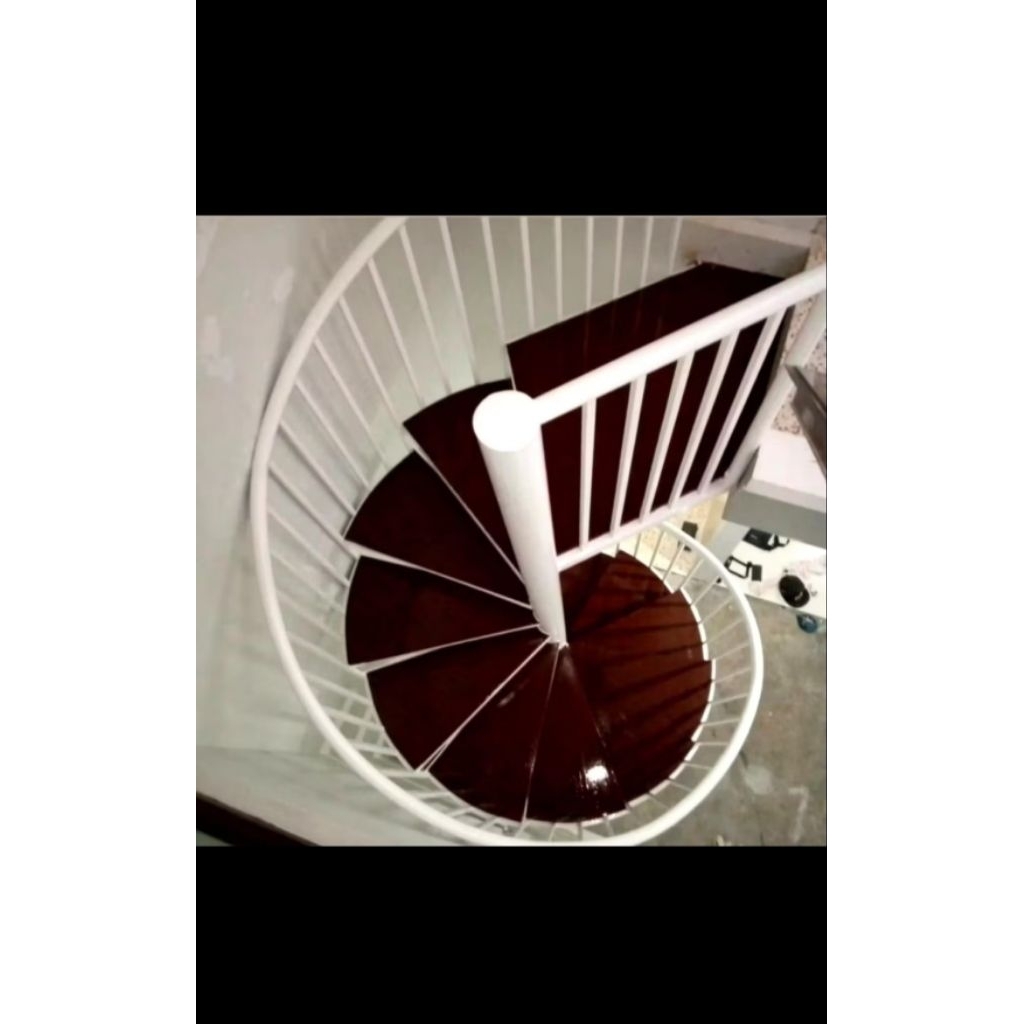 Tangga putar. tinggi 3 meter.  pijakan kayu 3inch.