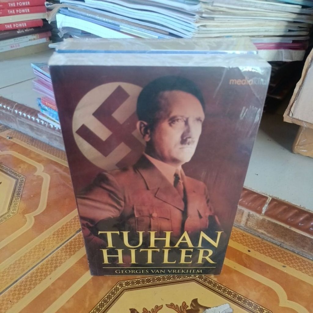 TUHAN HITLER ,BUKU ORIGINAL