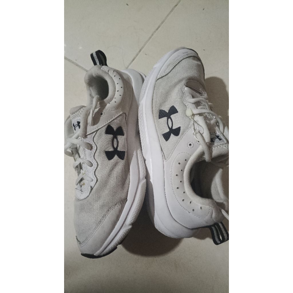 sepatu second running UNDER ARMOUR White 41 26