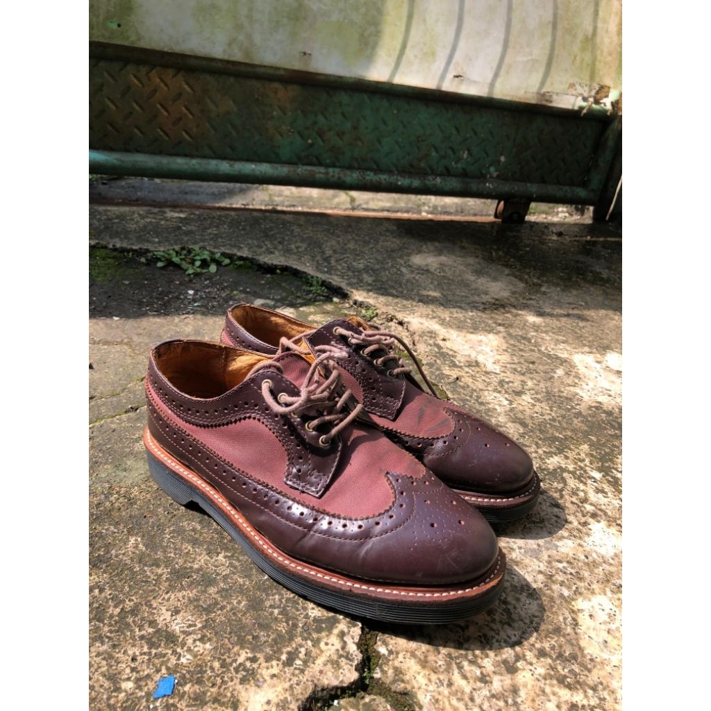 Docmart wingtip