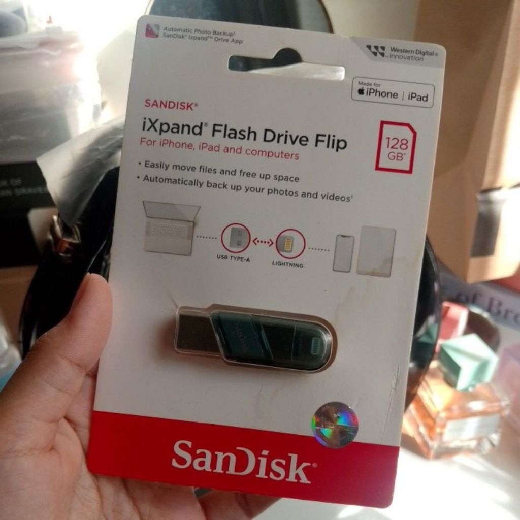 ixpand flash Drive flip
