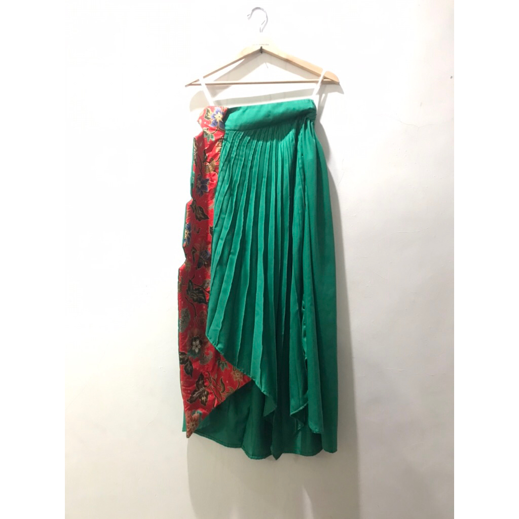 OLINE WORKROBE - TANGO PLEATED SKIRT IN BATIK GREEN