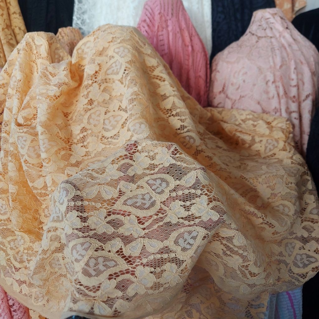 kain brokat premium  - kain brokat katun premium  - kain brokat meteran  (kuning gold) C-19