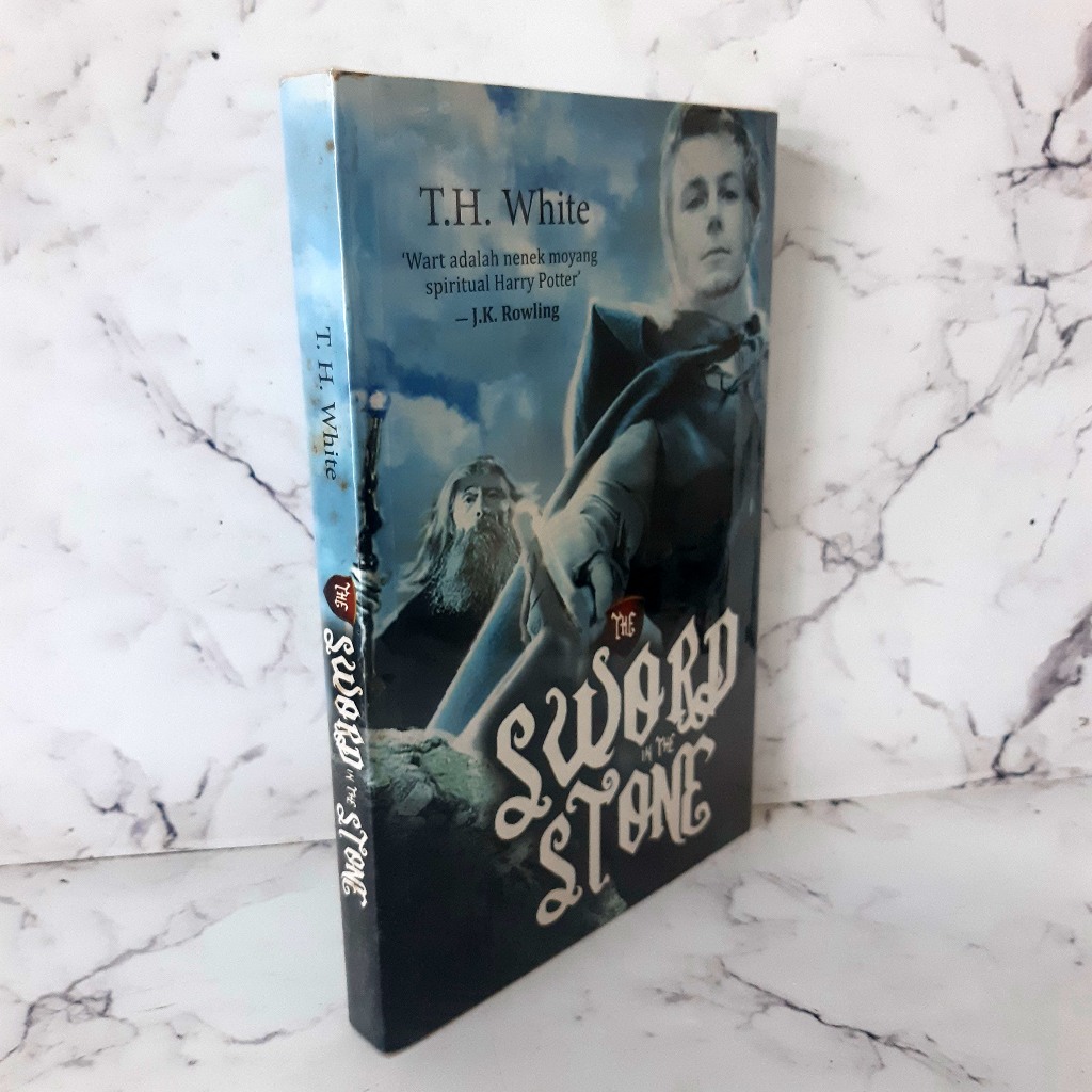 Novel Klasik The Sword in the Stone (Kisah King Arthur) T.H. White