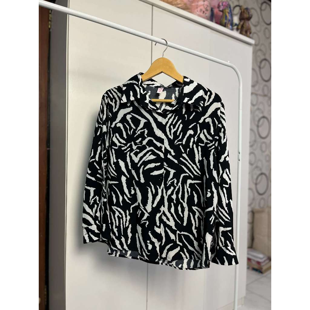 Kemeja Motif Zebra Wanita
