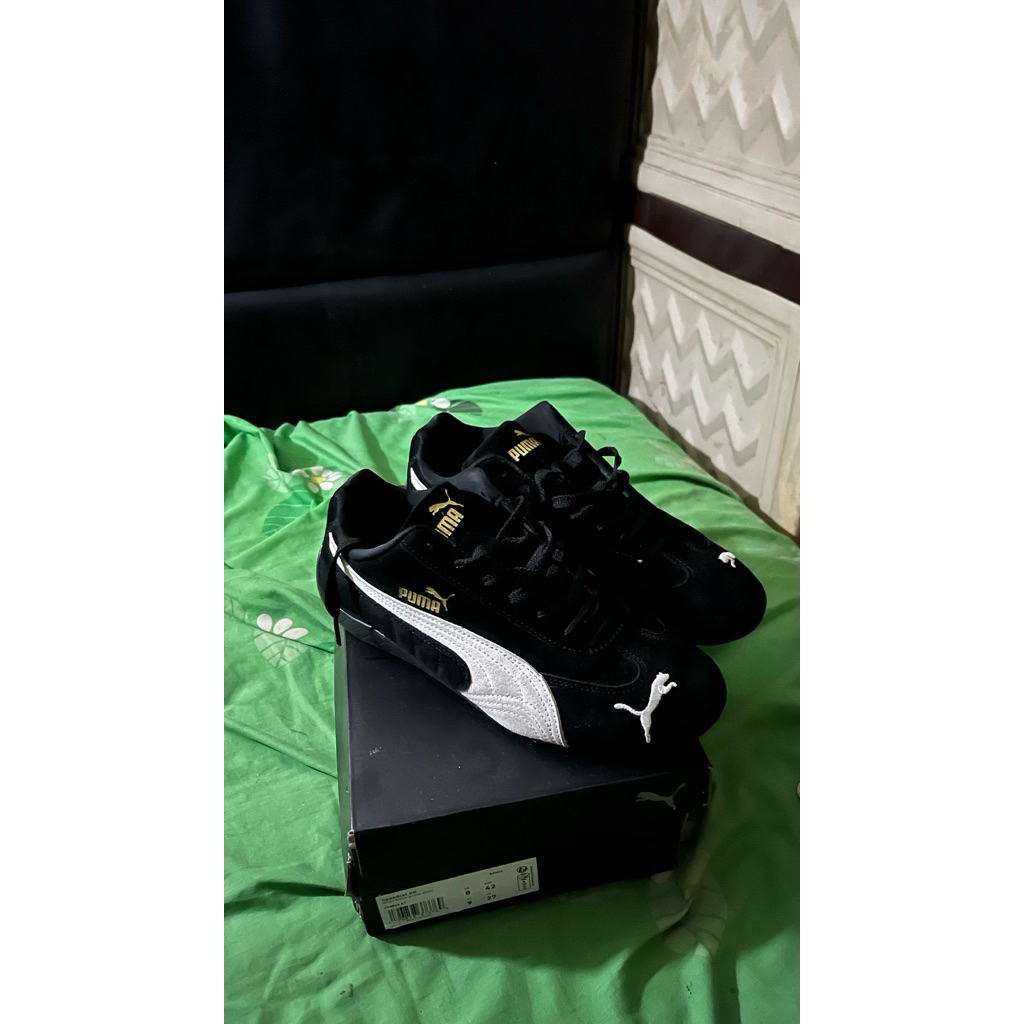 Sepatu Sneakers Puma Speedcat OG Desain Elegan Warna Hitam Putih