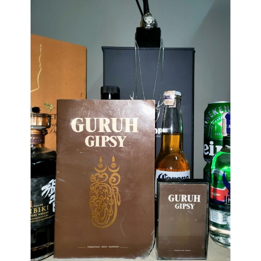 Kaset Pita & Buku Guruh Gipsy