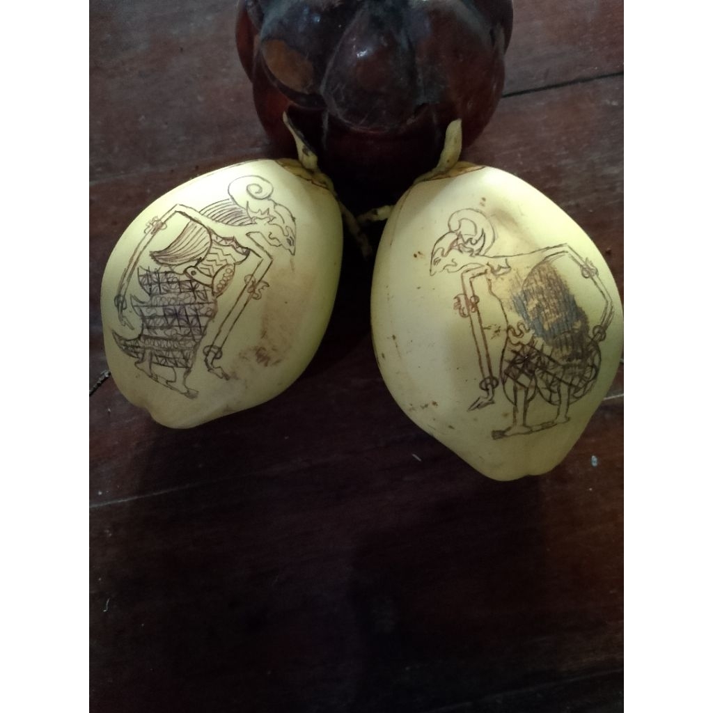 kelapa gambar wayang