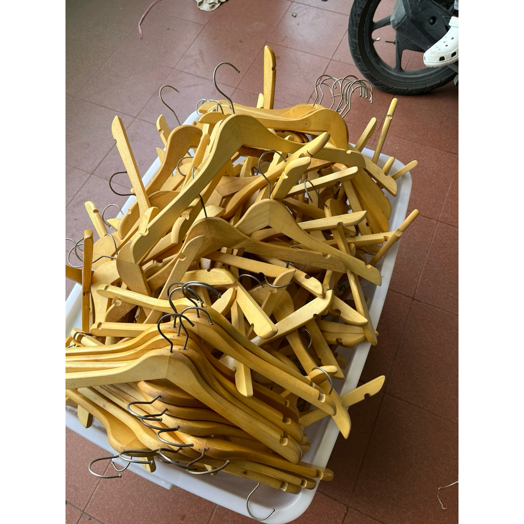 Hanger Kayu Dewasa Bekas (Grade A) 12pcs