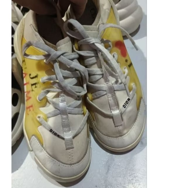 sepatu dior