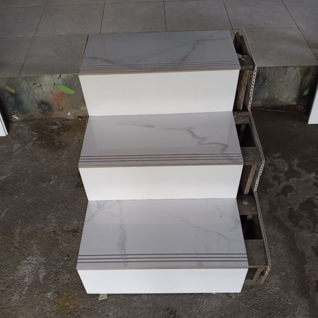 Stepnosing Granit Tangga 30x120, Bevel, Bullnose, Pingul