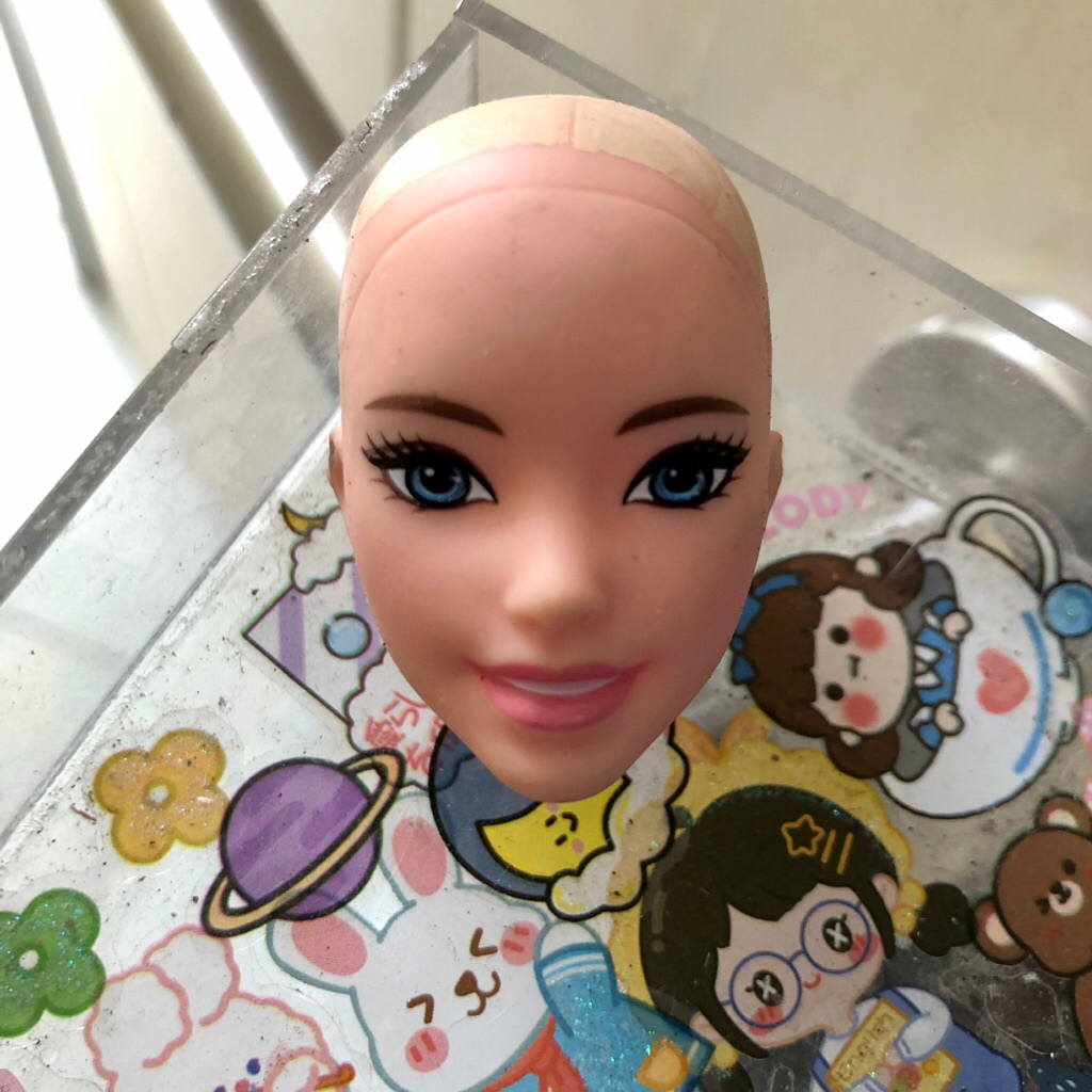 Kepala Boneka Barbie Botak