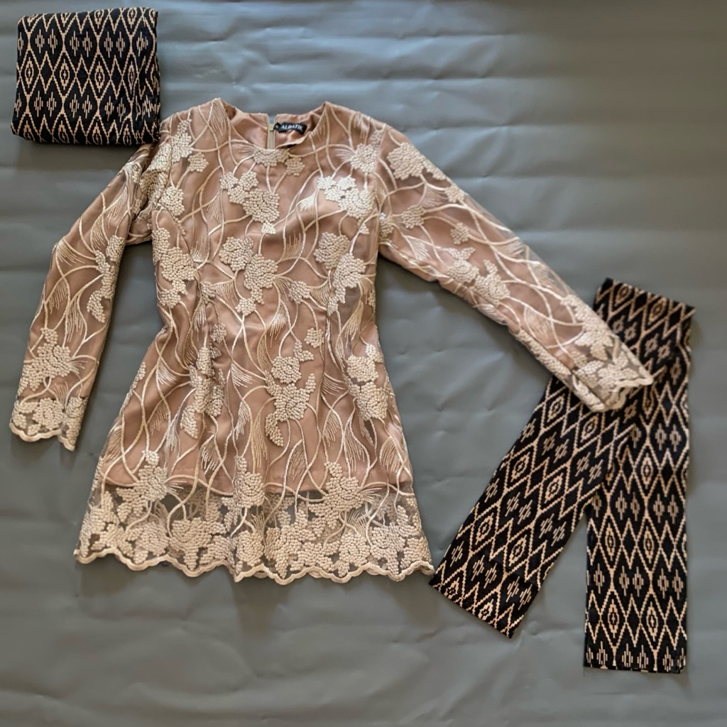 Kebaya Brukat (Kebaya + Rok + Selendang)