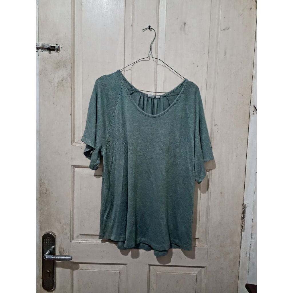 J - BAJU KAOS WANITA UKURAN M LD 110