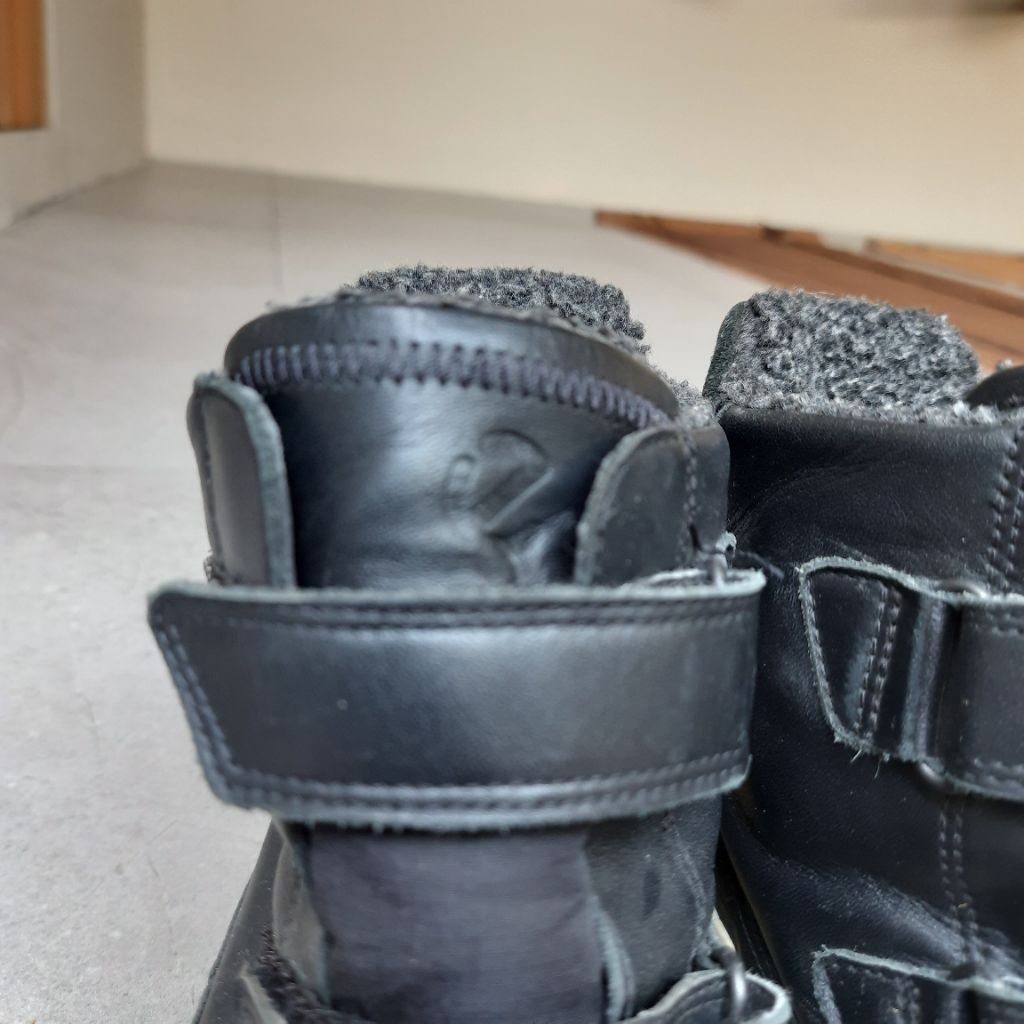 Preloved ECCO Solice K Winter Boots Anak Black - Size 33