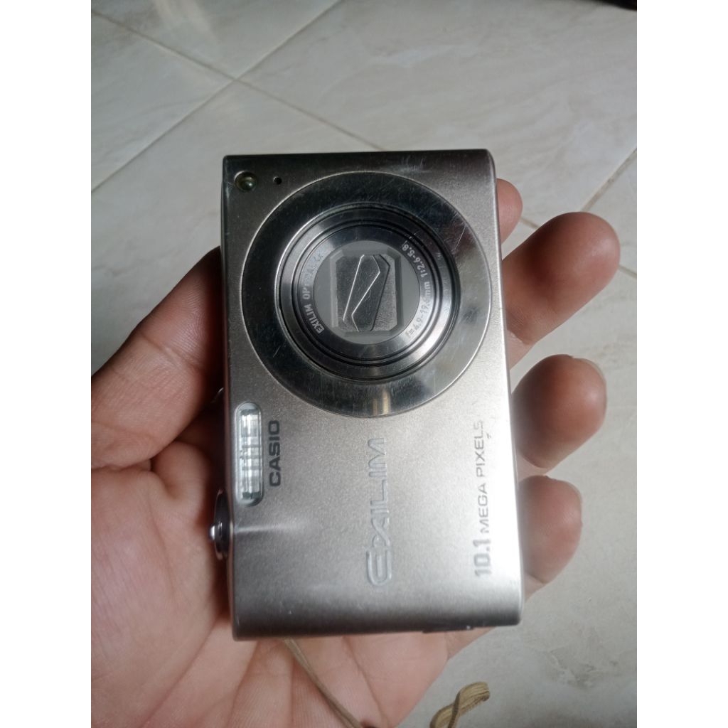 kamera digital casio exilim z100