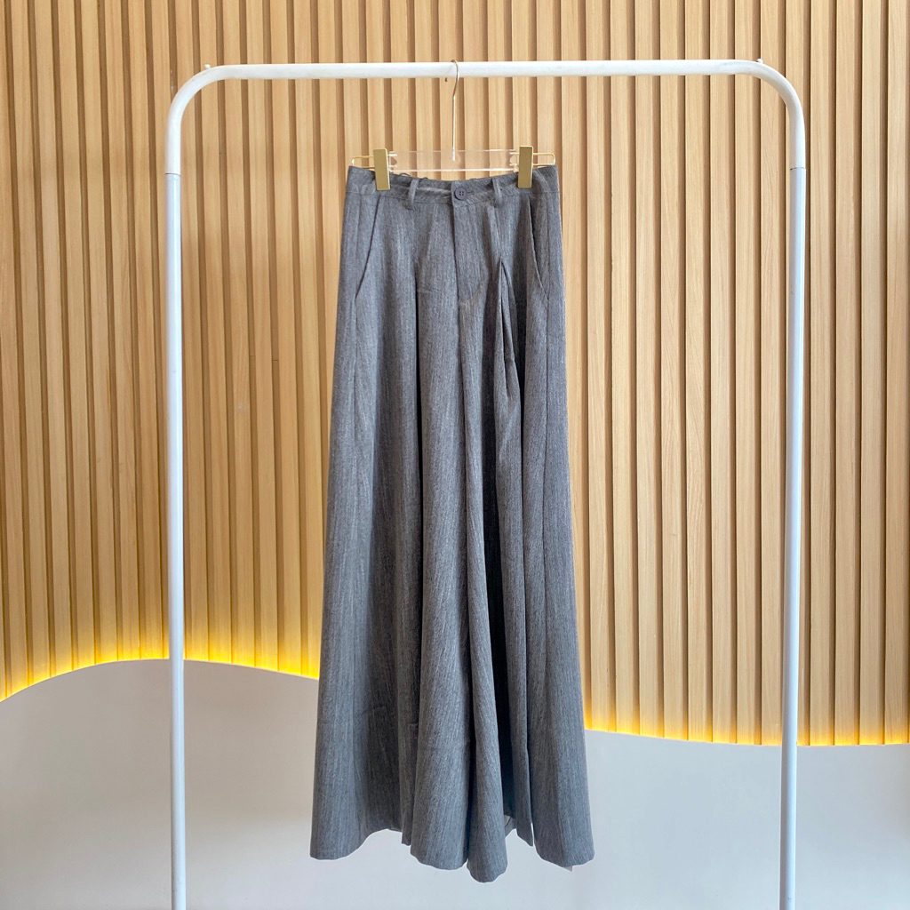 CELANA GREY GOMBRANG