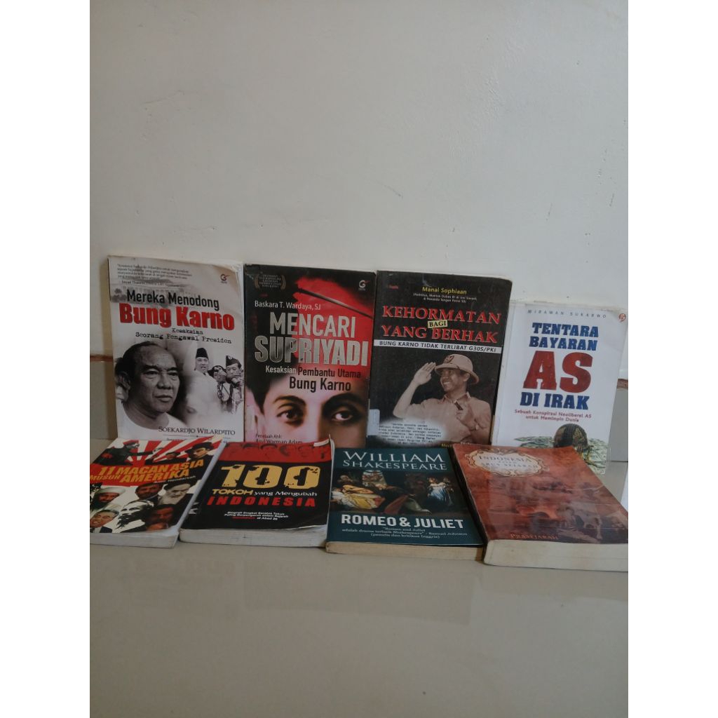 Buku Bekas Pemerintah Amerika Serikat/Mereka Menodong Bung Karno/Mencari Supriyadi/Kehormatan Bagi Y