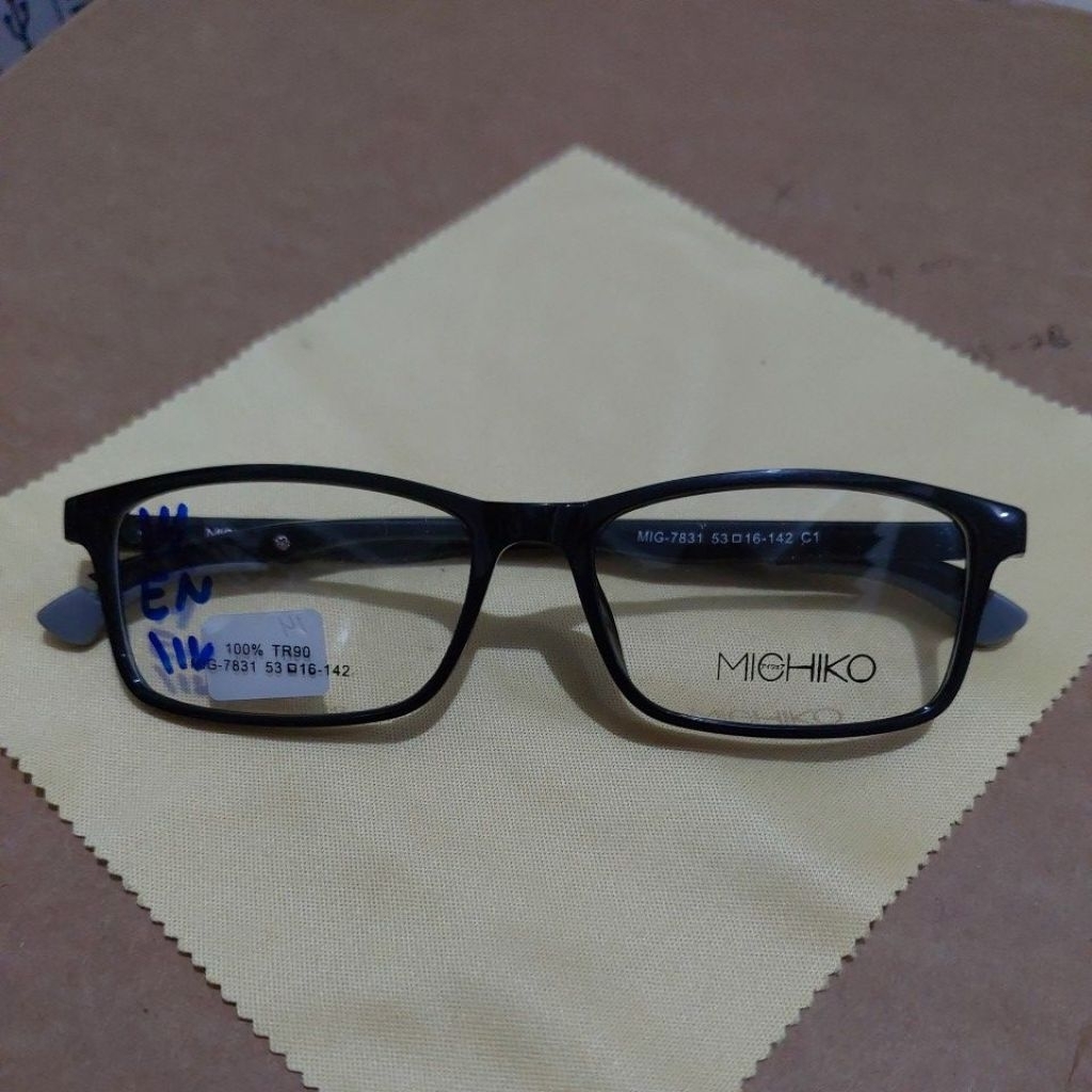 Frame Kacamata Kadishi Premium – Transparan & Hitam