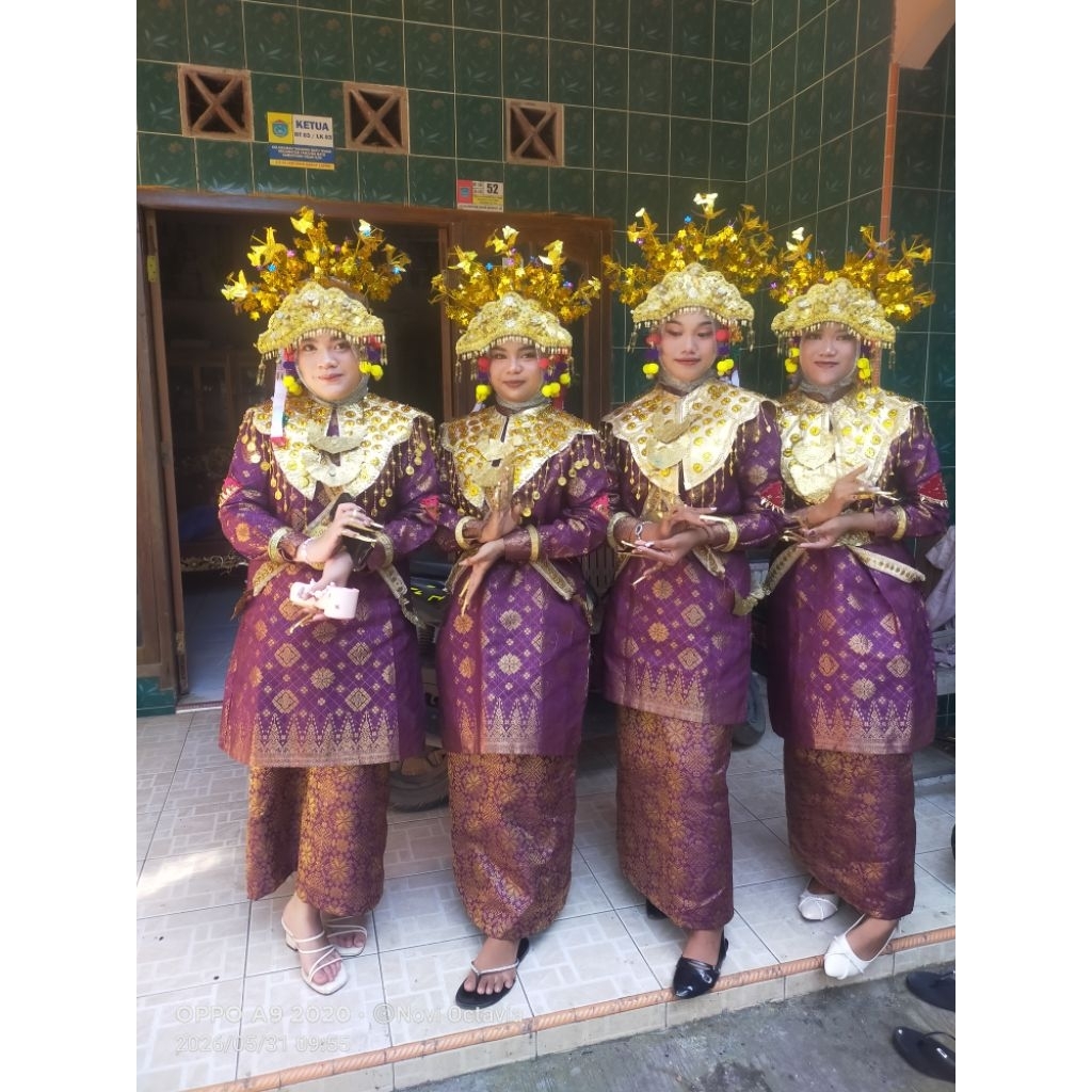 baju tari adat Palembang