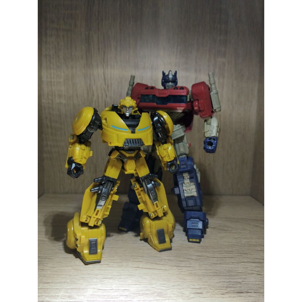 studio series Optimus prime dan Bumblebee tfo