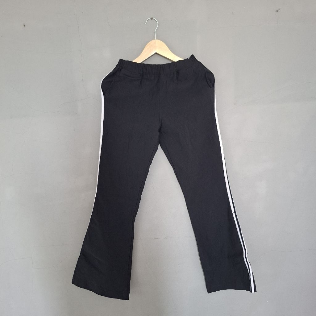 PRELOVED CELANA CUTBRAY WANITA