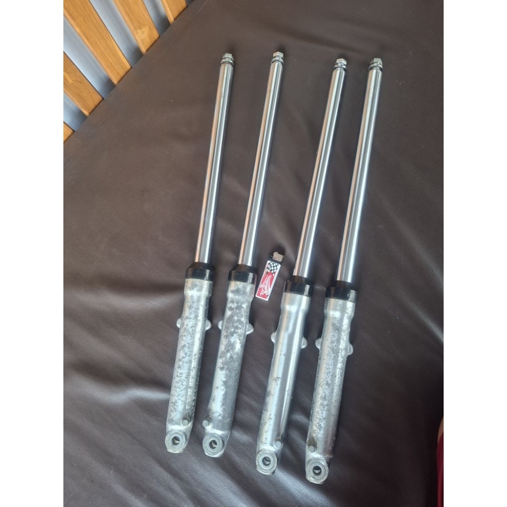 shockbreaker sok depan HONDA CG110 CG125 NOS ORIGINAL 51500-397-710ZA