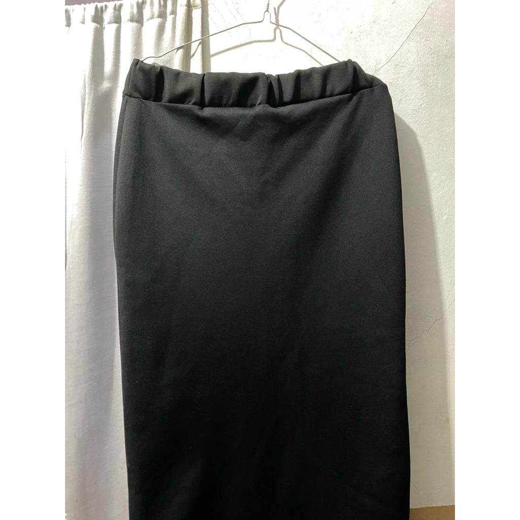 Preloved rok span hitam