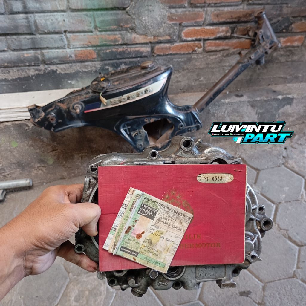 Rangka Supercub C800 rangka C800 ori set ss supercub C800 thn 82 plat AD Klaten warna hitam