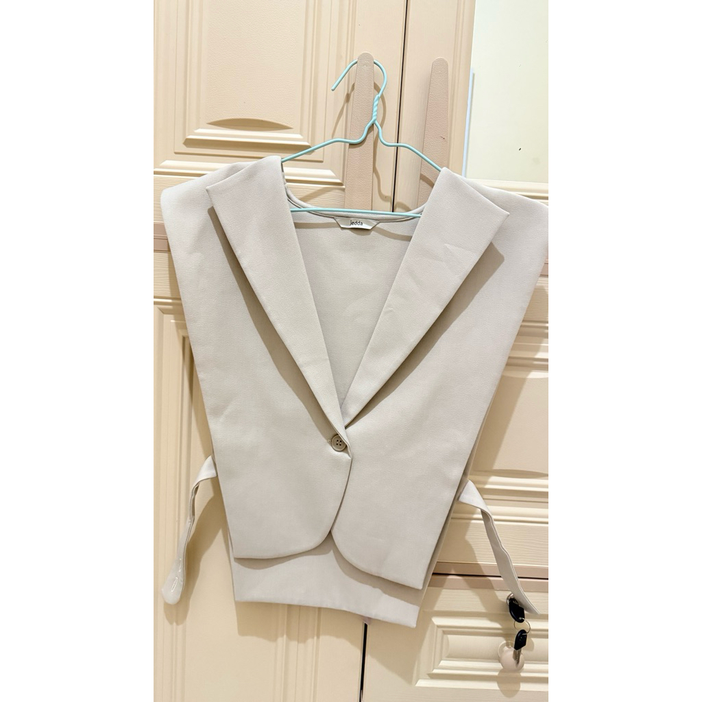 Jedda Vest